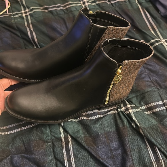 Michael kors boots - Picture 3 of 4